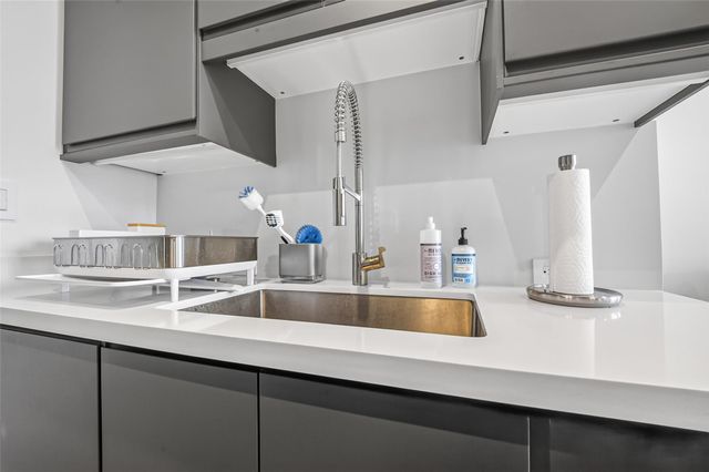 5110 San Felipe Street 32W, Houston, TX 77056