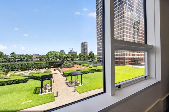 5110 San Felipe Street 32W, Houston, TX 77056