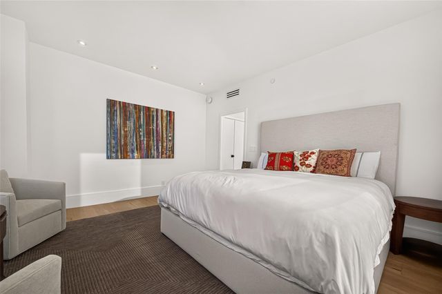 5110 San Felipe Street 32W, Houston, TX 77056