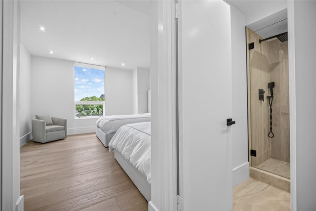 5110 San Felipe Street 32W, Houston, TX 77056