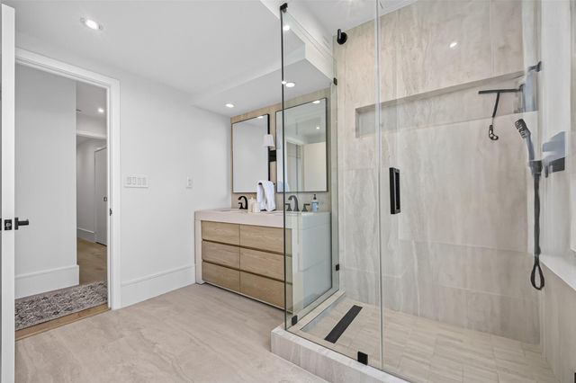 5110 San Felipe Street 32W, Houston, TX 77056