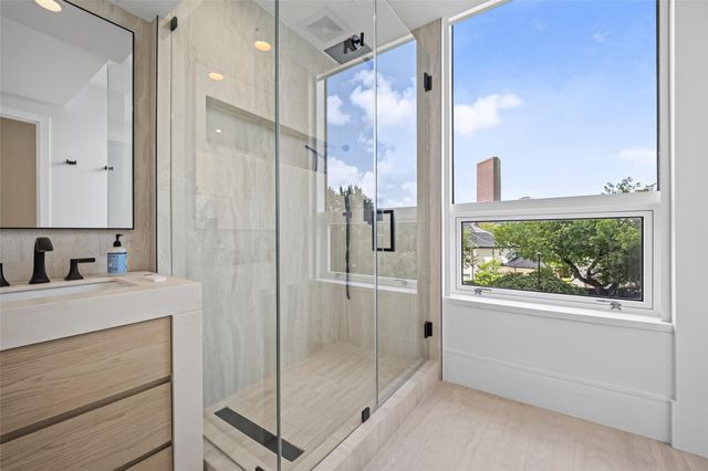 5110 San Felipe Street 32W, Houston, TX 77056