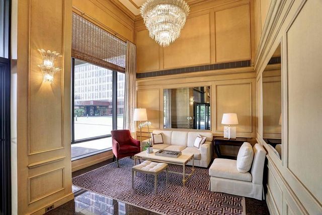5110 San Felipe Street 32W, Houston, TX 77056
