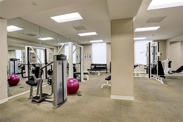 5110 San Felipe Street 32W, Houston, TX 77056