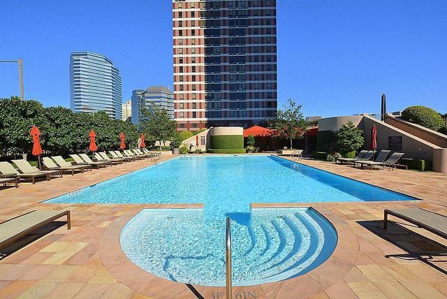 5110 San Felipe Street 32W, Houston, TX 77056
