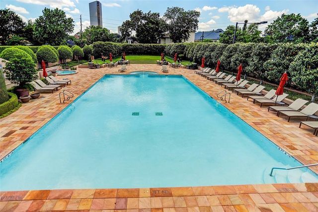 5110 San Felipe Street 32W, Houston, TX 77056