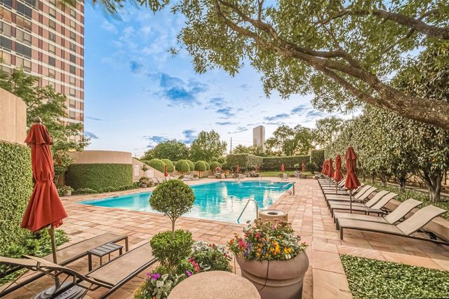 5110 San Felipe Street 32W, Houston, TX 77056