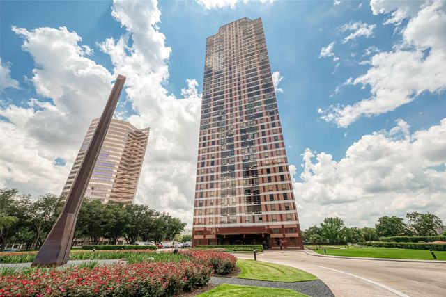 5110 San Felipe Street 32W, Houston, TX 77056