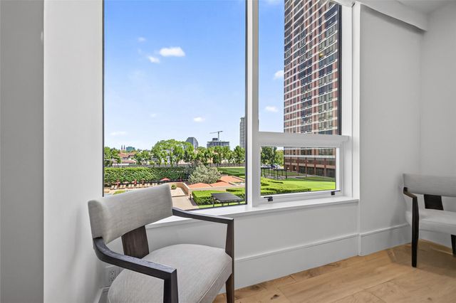 5110 San Felipe Street 32W, Houston, TX 77056