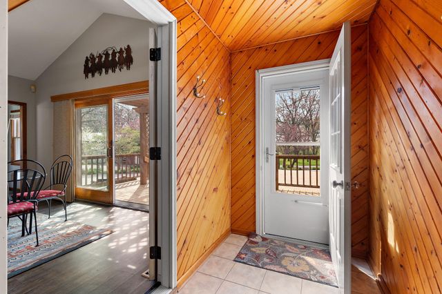 8 Smoke Road, Valparaiso, IN 46385