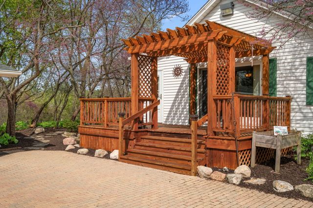 8 Smoke Road, Valparaiso, IN 46385