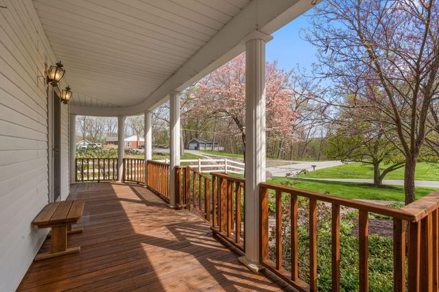 8 Smoke Road, Valparaiso, IN 46385
