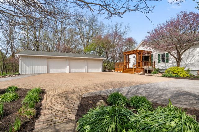 8 Smoke Road, Valparaiso, IN 46385