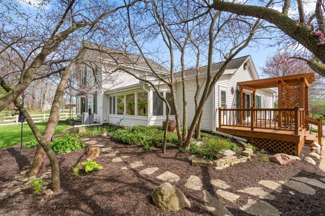 8 Smoke Road, Valparaiso, IN 46385