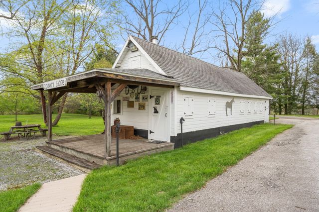 8 Smoke Road, Valparaiso, IN 46385