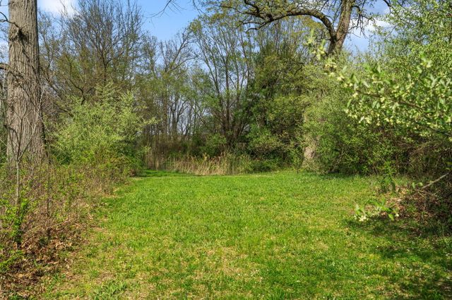 8 Smoke Road, Valparaiso, IN 46385