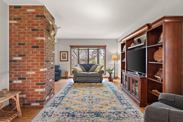 8 Smoke Road, Valparaiso, IN 46385