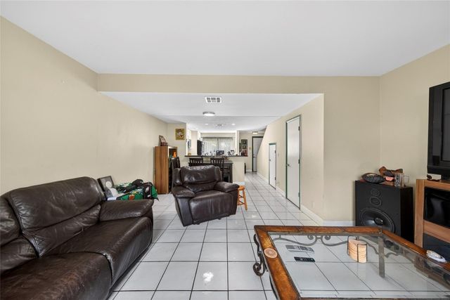 127 SW 3rd Street 127, Pompano Beach, FL 33060