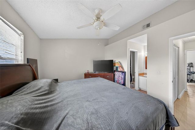 127 SW 3rd Street 127, Pompano Beach, FL 33060