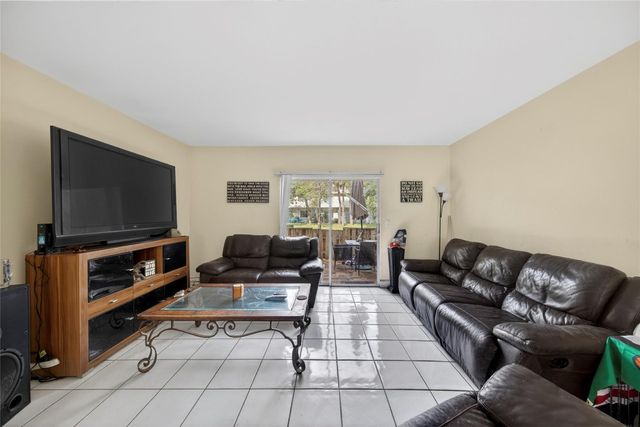 127 SW 3rd Street 127, Pompano Beach, FL 33060