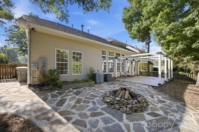 10900 Owl Nest Lane, Charlotte, NC 28277