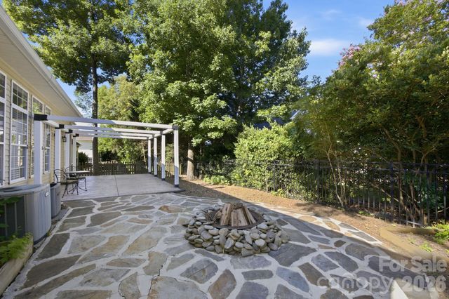 10900 Owl Nest Lane, Charlotte, NC 28277