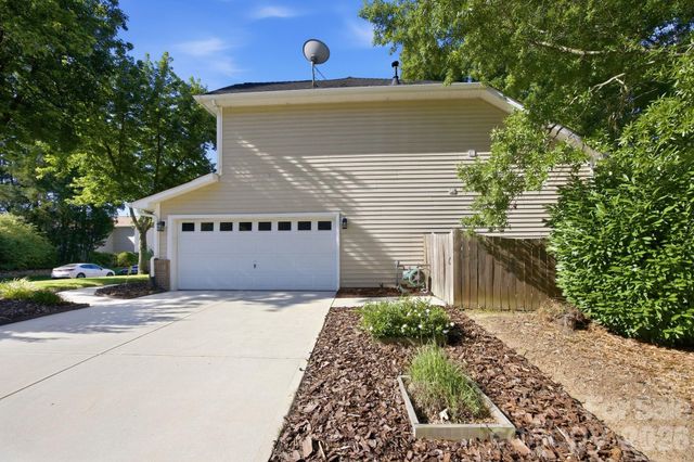 10900 Owl Nest Lane, Charlotte, NC 28277