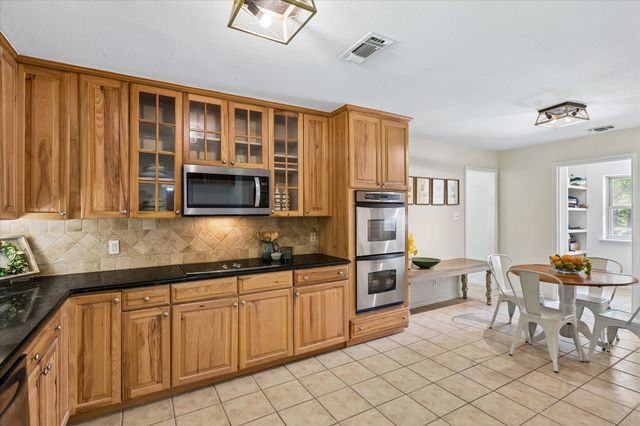 524 Oakridge Trail, Copper Canyon, TX 75077