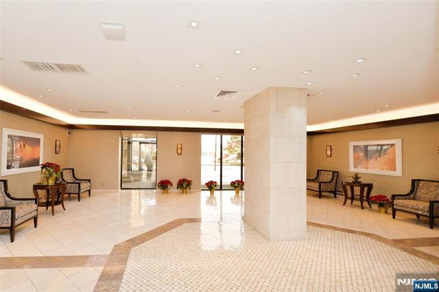 300 Winston Drive C0514, Cliffside Park, NJ 07010