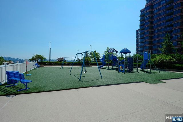 300 Winston Drive C0514, Cliffside Park, NJ 07010