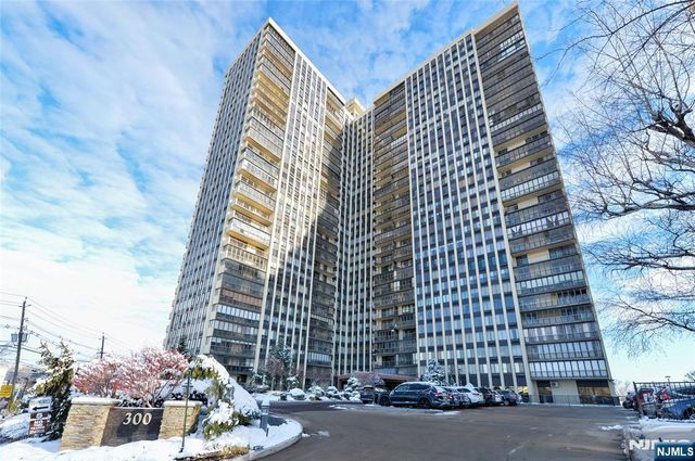 300 Winston Drive C0514, Cliffside Park, NJ 07010