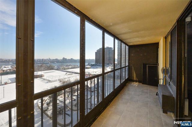 300 Winston Drive C0514, Cliffside Park, NJ 07010