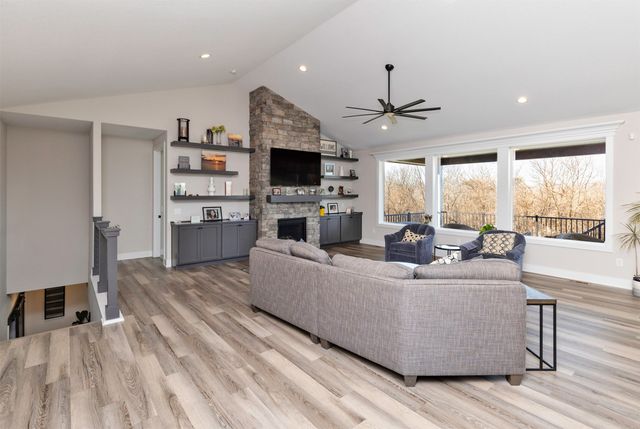 2314 Autumn Blaze Drive, Norwalk, IA 50211