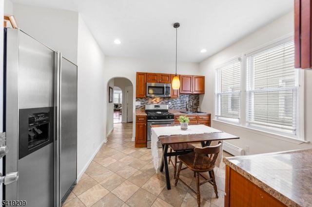 752 Eaton St, Elizabeth City, NJ 07202