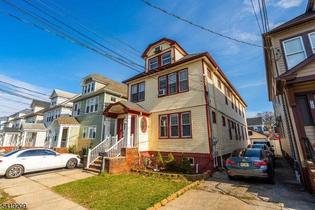 752 Eaton St, Elizabeth City, NJ 07202