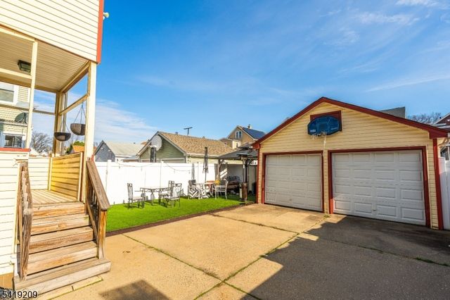 752 Eaton St, Elizabeth City, NJ 07202