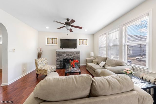 752 Eaton St, Elizabeth City, NJ 07202