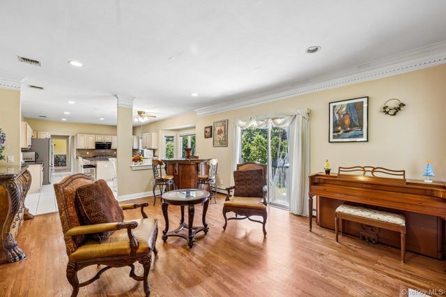 4 Penn Court, East Setauket, NY 11733