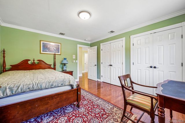 4 Penn Court, East Setauket, NY 11733