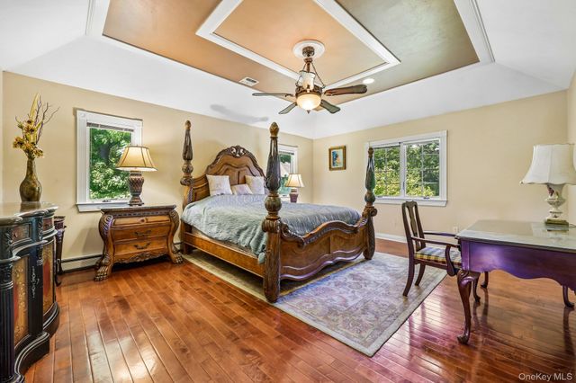 4 Penn Court, East Setauket, NY 11733
