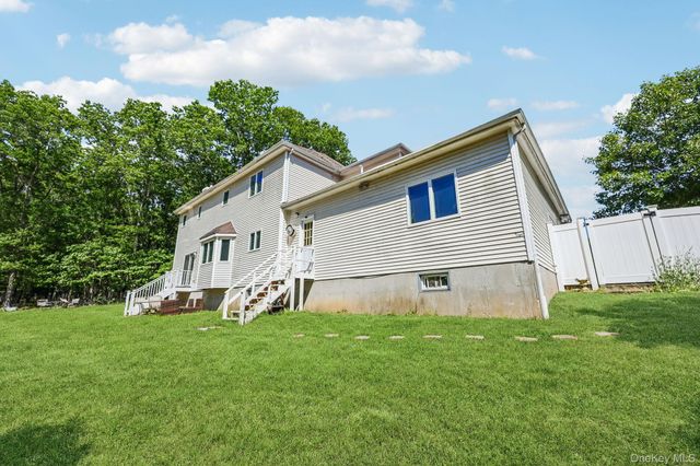 4 Penn Court, East Setauket, NY 11733