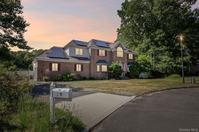 4 Penn Court, East Setauket, NY 11733