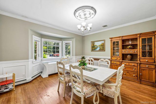 4 Penn Court, East Setauket, NY 11733