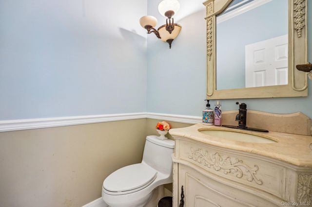 4 Penn Court, East Setauket, NY 11733