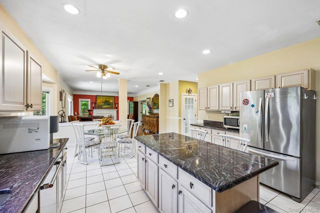4 Penn Court, East Setauket, NY 11733