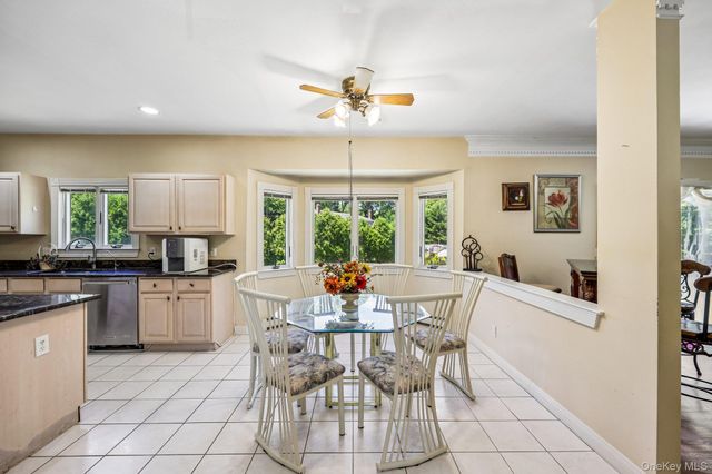4 Penn Court, East Setauket, NY 11733