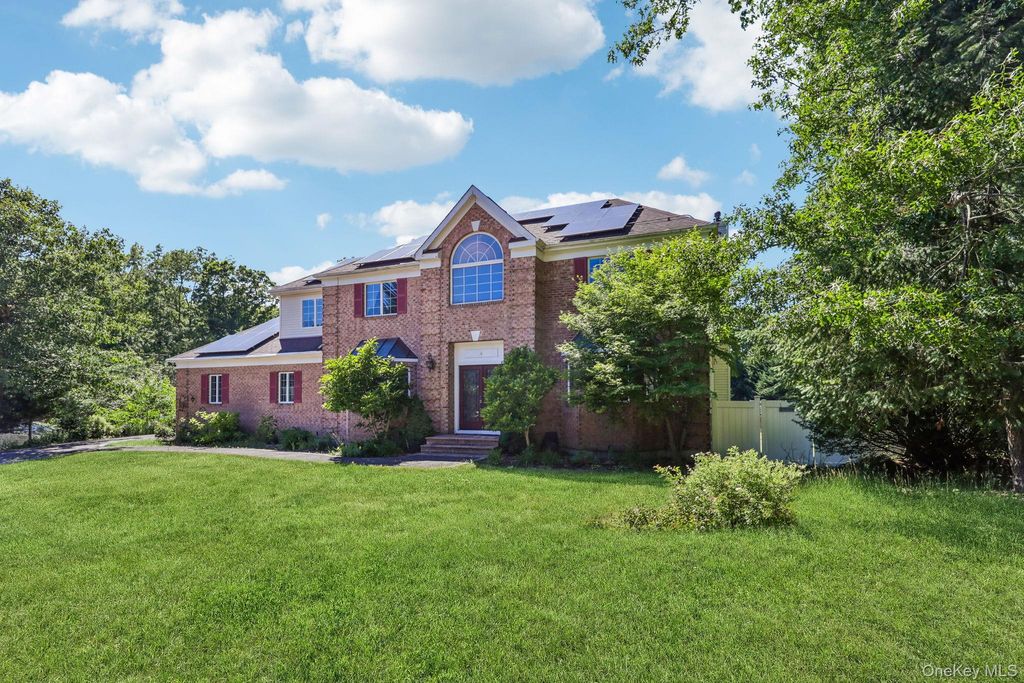 4 Penn Court, East Setauket, NY 11733
