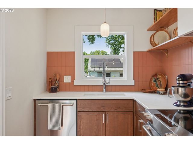 1917 Ne DEKUM St, Portland, OR 97211