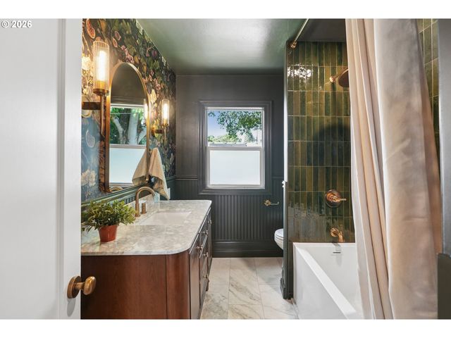 1917 Ne DEKUM St, Portland, OR 97211