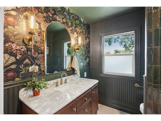1917 Ne DEKUM St, Portland, OR 97211